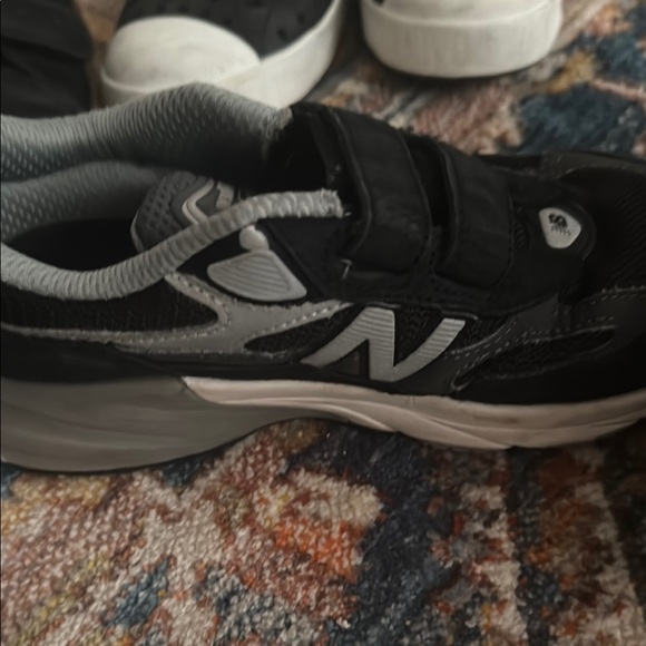 New Balance, Native and Ugg leather boots. - Picture 12 of 15